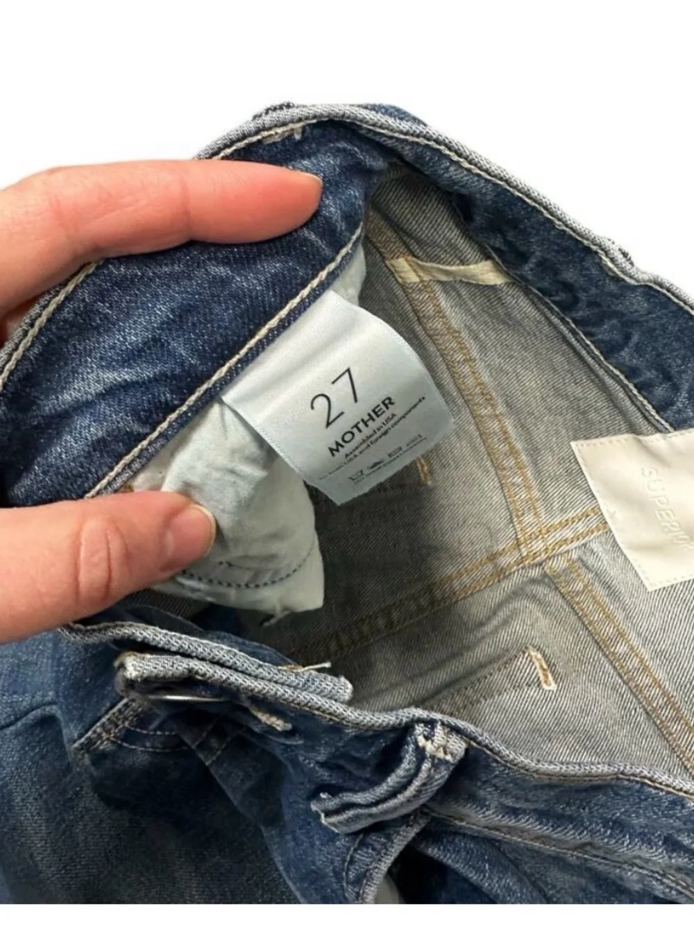 MOTHER Hustler Flood Fray Denim in ‘Beer Me’
